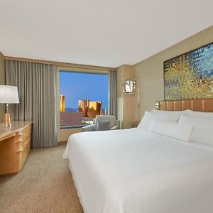 Accessible 1 King Guest room 1 King